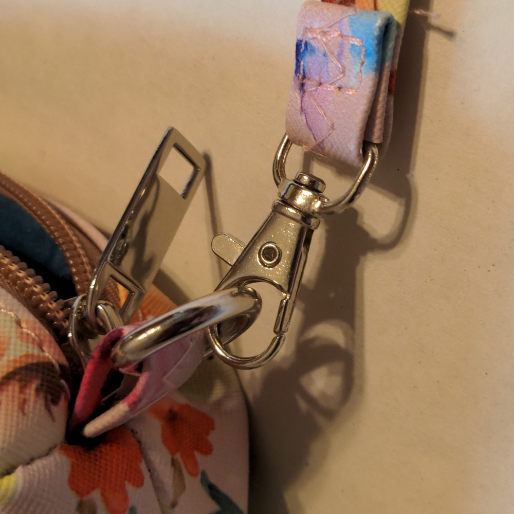 Carlos Santana Woman's Purse - Picture 8 of 9